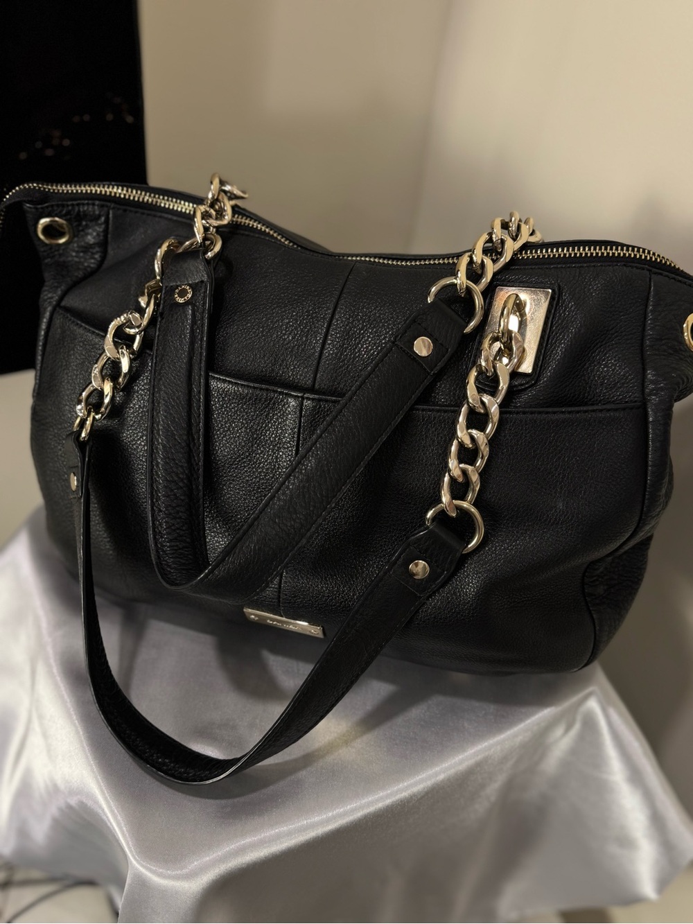 Danier Black Leather Shoulder Bag with Gold Chains - Picture 3 of 13